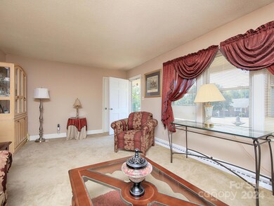 711 N Carolina Ave, Statesville, NC 28677 - photo 6