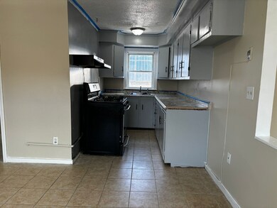 21 Willoughby St unit 3, Lawrence, MA 01841 - photo 5
