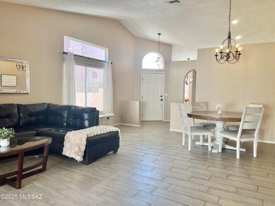 LIVING RM/DINING