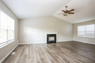 006-photo-living-room-11263385