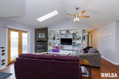 3836 W 46th St, Davenport, IA 52806 - photo 4