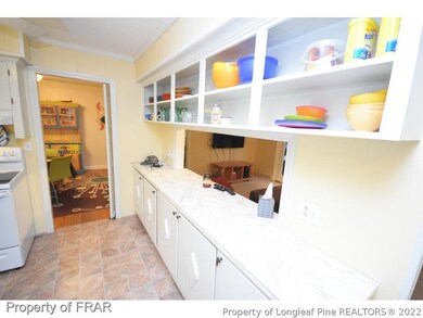 2563 Vandemere Ave, Fayetteville, NC 28304 - photo 5