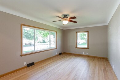 2300 11th Ave SE, Cedar Rapids, IA 52403 - photo 3