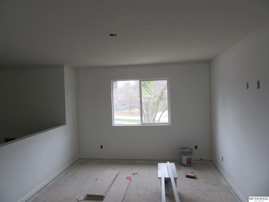 5018 Vane Cir, Omaha, NE 68152 - photo 3