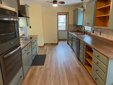 1505 W 7th St, Newton, KS 67114 - photo 2