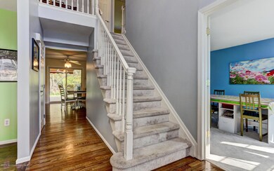 2 Story Foyer w/ Hardwood Floors