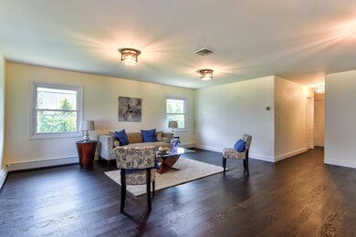 005_Living Room