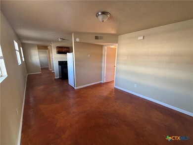 915 S 15th St unit 915, Copperas Cove, TX 76522 - photo 2