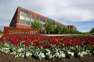 Z2GrandviewYard_Entrance