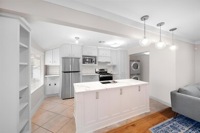 954 W 41st St, Houston, TX 77018 - photo 5