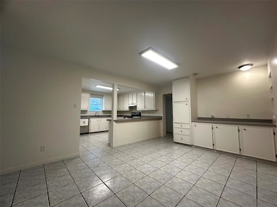 This area would be a great dining area, allowing y