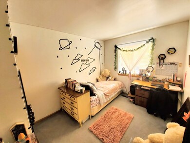 970 N Commonwealth Ave, Aurora, IL 60506 - photo 3