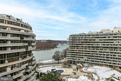 Watergate East Residences unit 1001-S, Washington, DC 20037 - photo 5