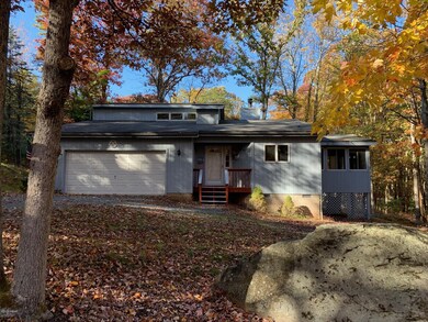 801 Round up Ct, Hawley, PA 18428 - photo 2