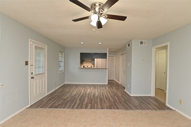 5630 Birchmont Dr unit A, Houston, TX 77091 - photo 2