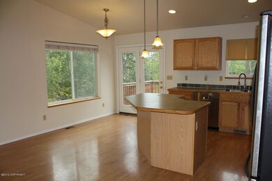 Kitchen & Dining Area