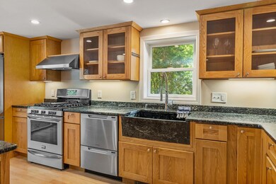 546 Sagamore Ave, Portsmouth, NH 03801 - photo 4