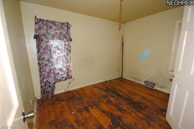 5202 Henry St, Maple Heights, OH 44137 - photo 5