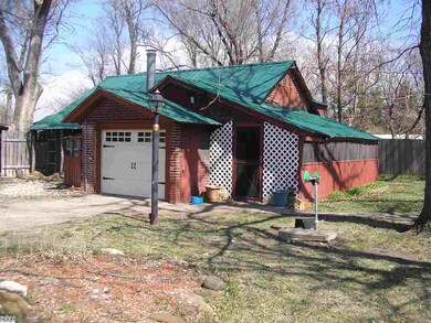 East garage - screened in porch on south