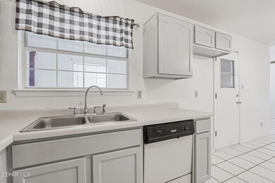 156 Lago Grande Dr, Horizon City, TX 79928 - photo 6