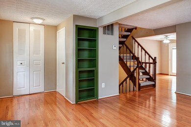 8659 Hickory Ridge Ct, Springfield, VA 22153 - photo 6