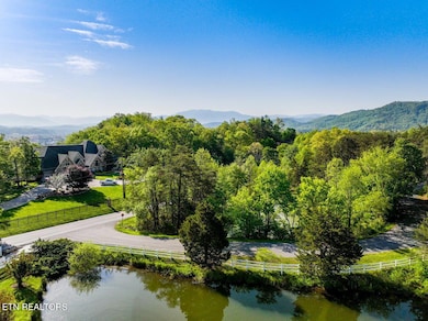 1140 Crestview Dr, Pigeon Forge, TN 37863 - photo 2