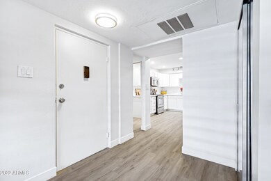 351 E Thomas Rd unit D108, Phoenix, AZ 85012 - photo 4