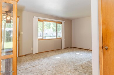 1906 S 19th St, Grand Forks, ND 58201 - photo 3