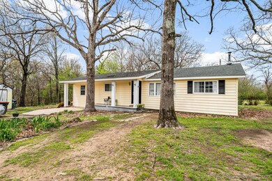 667 W Blocker St, Colcord, OK 74338 - photo 3