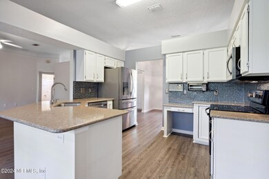 8052 Donegal Ln, Jacksonville, FL 32244 - photo 3