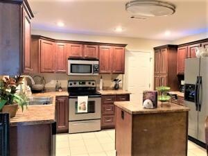 kitchen/dining combo