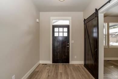 855 NW 13th St, Redmond, OR 97756 - photo 3