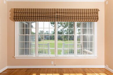 06_414WhiteColumnsWay6_mls