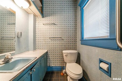 702 Peoria St, Lincoln, IL 62656 - photo 7