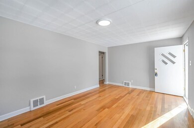 119 N Wiggs St, Griffith, IN 46319 - photo 4