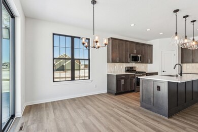 827 Kohlwey Dr 04 Dining