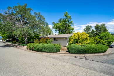 1521 Ridge Dr-1