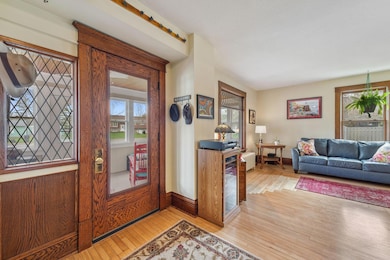 Foyer. Check out those floors!