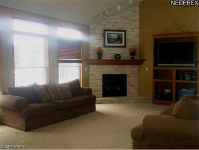 Great room w/fireplace