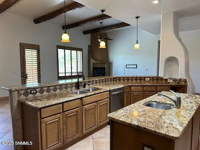 5140 San Carlos kitchn open space