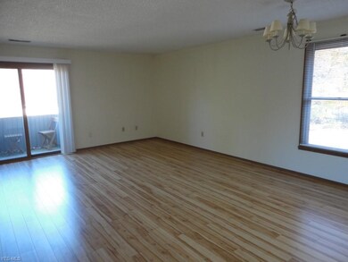 181 Maplewood Dr unit 6, Cortland, OH 44410 - photo 7