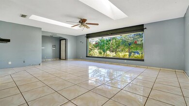 Living area (3)