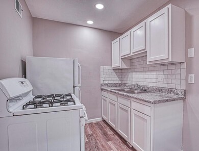 20220221-2735JoyceAveA_DSCF1632