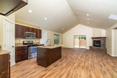 61154 Geary Dr, Bend, OR 97702 - photo 2