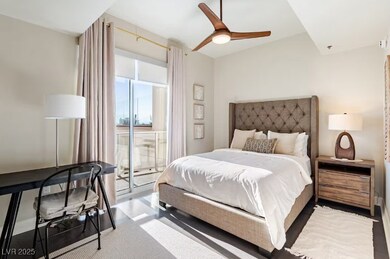 The Ogden unit 2505, Las Vegas, NV 89101 - photo 2