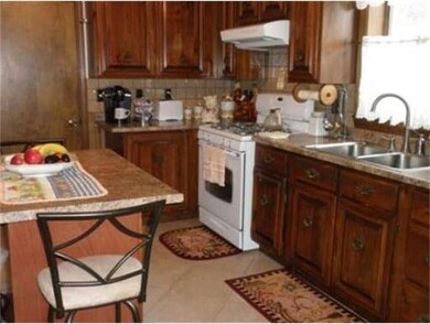 467 Allen St, New Bedford, MA 02740 - photo 4