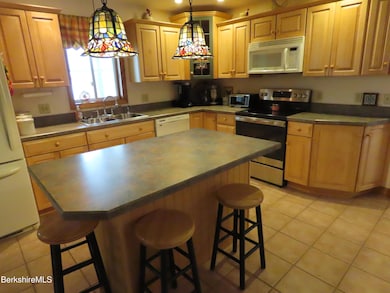 16-18 E Hoosac St, Adams, MA 01220 - photo 7