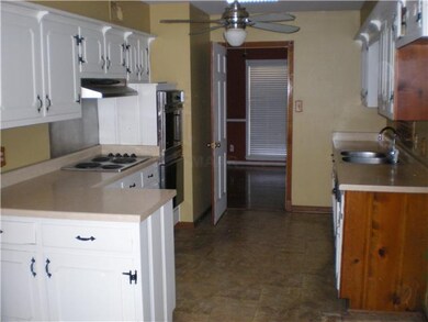 SPACIOUS KITCHEN W/STOVE,OVEN,BUILT-IN MICROWAVE, 