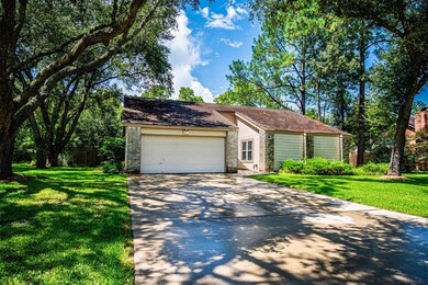 312 Colonial Dr, Friendswood, TX 77546 - photo 2