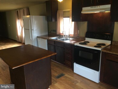 11313 Lakeside Dr unit 25, Hagerstown, MD 21740 - photo 2